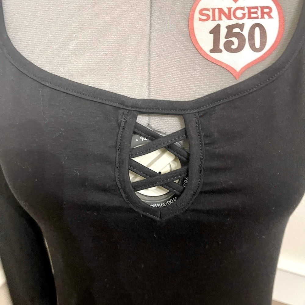 Active USA Scoop Neck Fitted Long Sleeve Top Size M Black Criss Cross NWOT - Picture 2 of 8